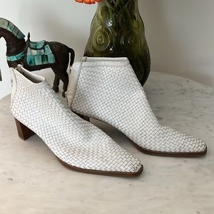 Vintage Y2K Stuart Weitzman Leather Weave Booties